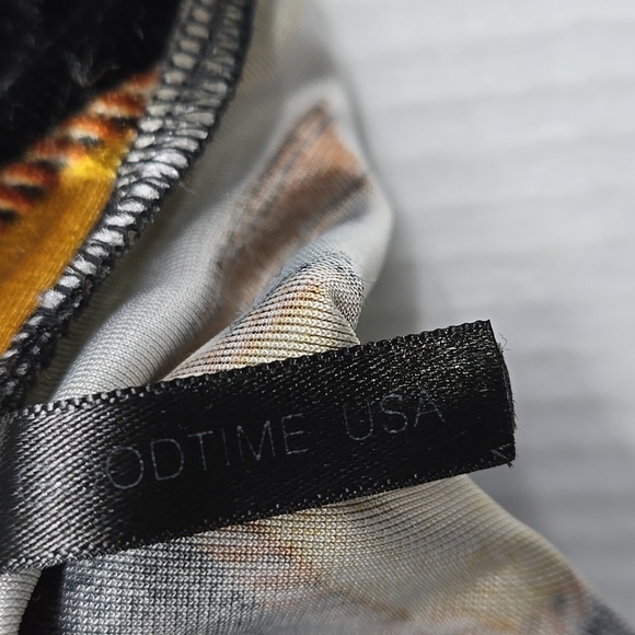 Colorful Geometric Patterned Velvety Shirt Open-front - Picture 6 of 10